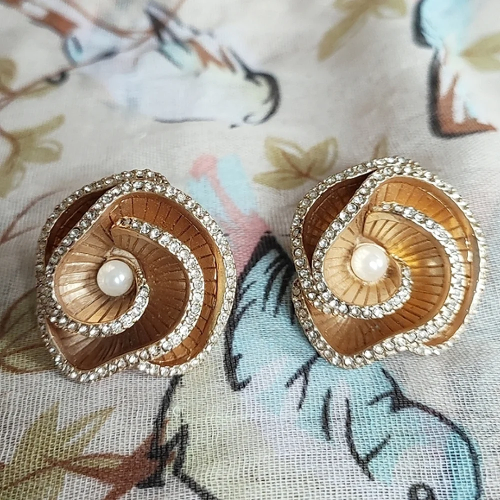 Unsigned Designer Brushed Matte Gold Tone Flower Faux Pearl Clip Earrings Ciner?